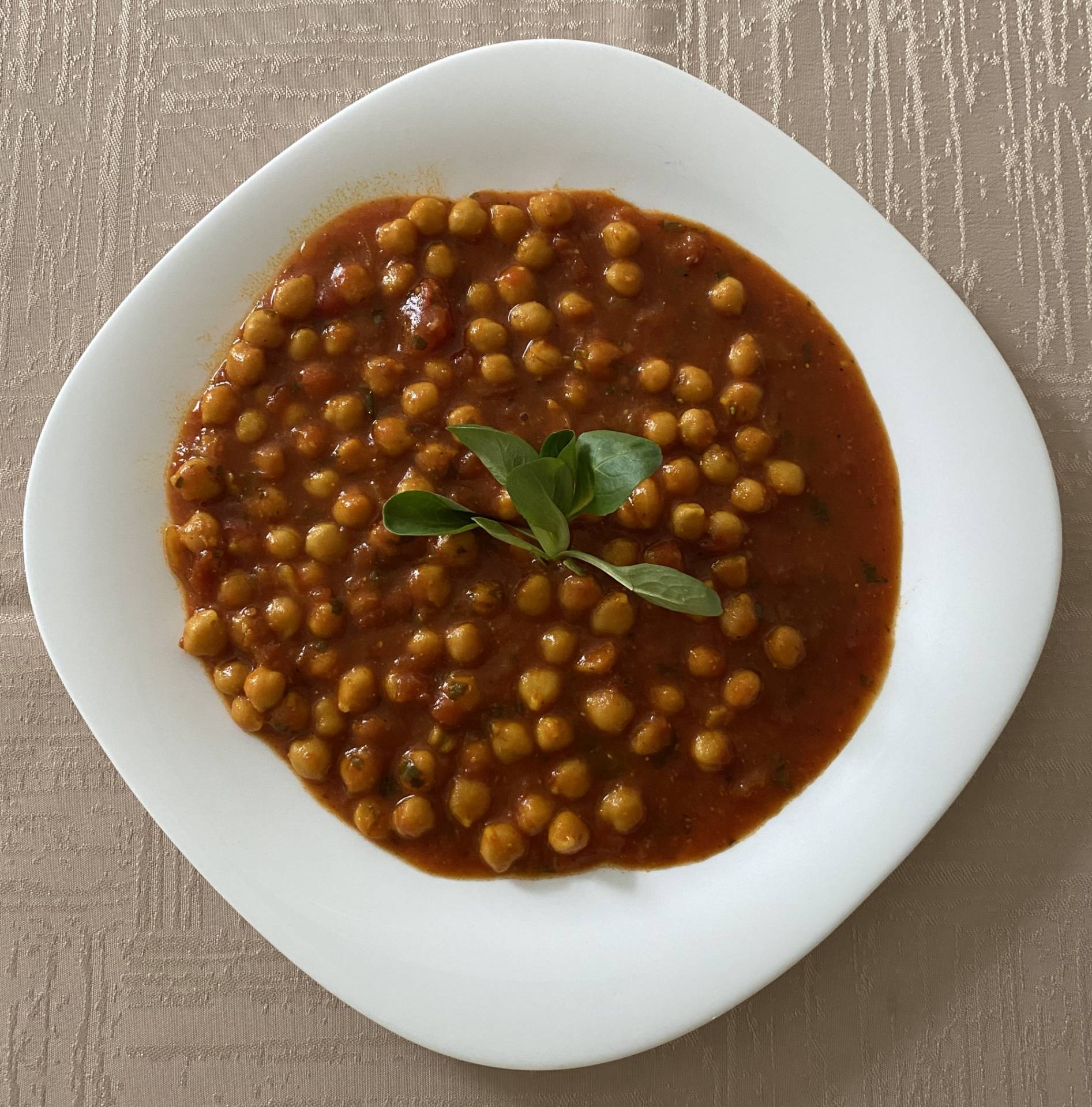 indické cizrnové kari s rajčaty