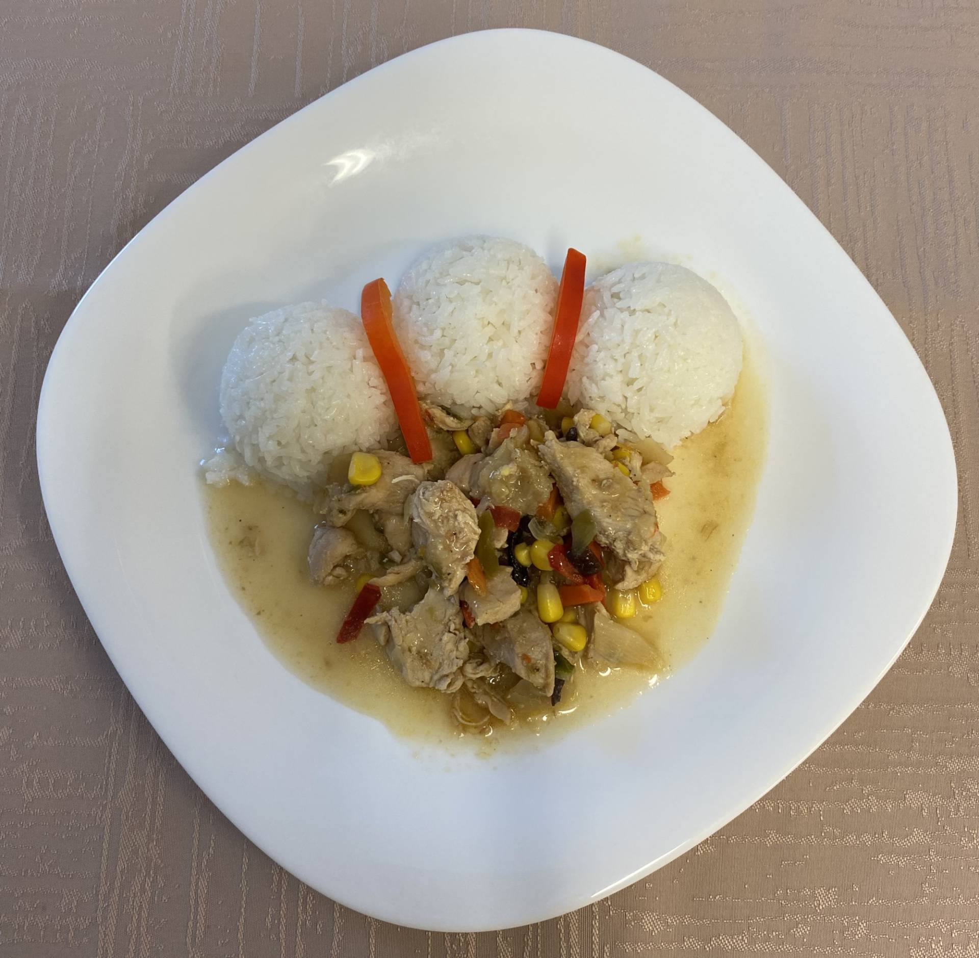 kuřecí maso po čínsku s kukuřicí