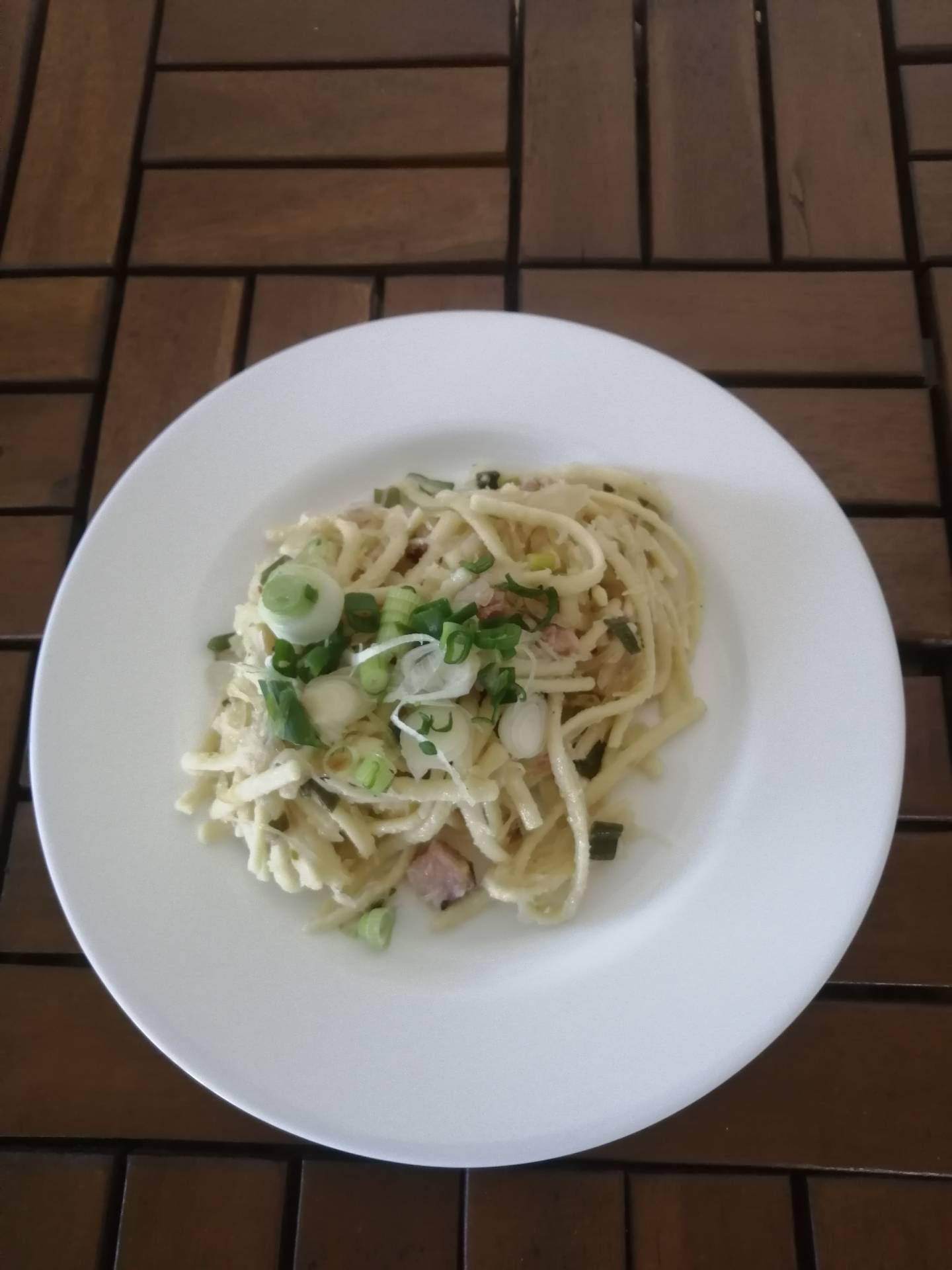 těstovinové špecle se zelím a slaninou