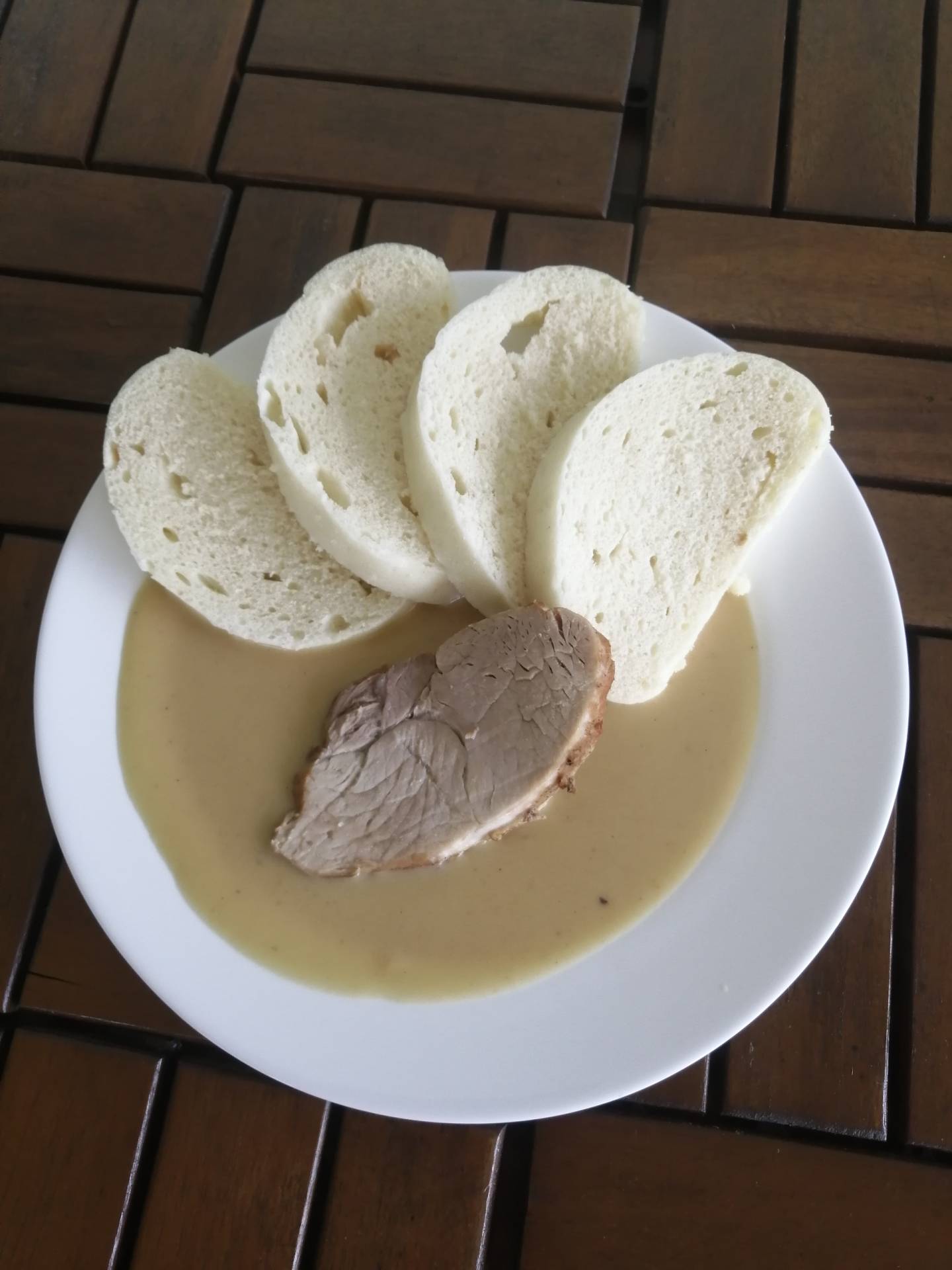 vepřová kýta na smetaně