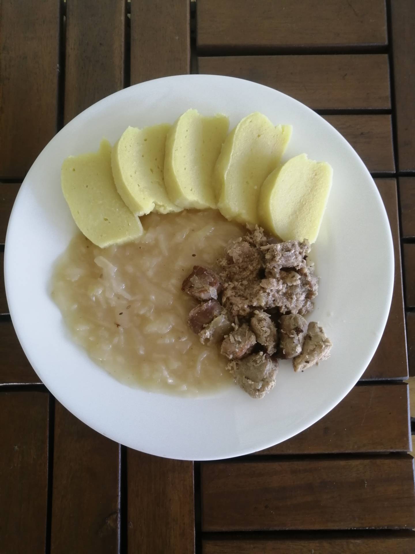 vepřové výpečky, nové hlávkové zelí, houskové knedlíky