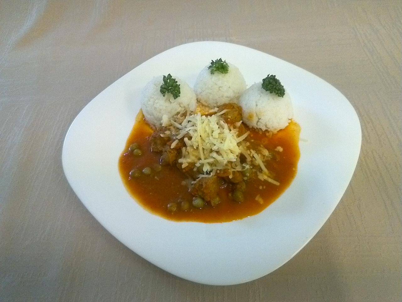 sójový mexický guláš, dušená rýže