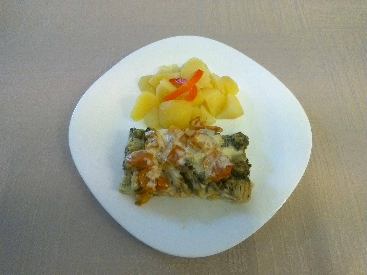 zapečená brokolice s rajčaty a sýrem