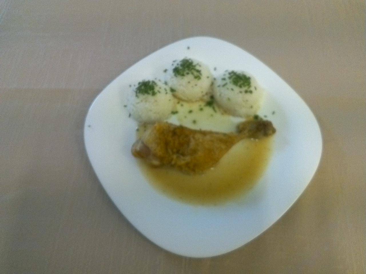 pečené kuřecí stehno, dušená rýže