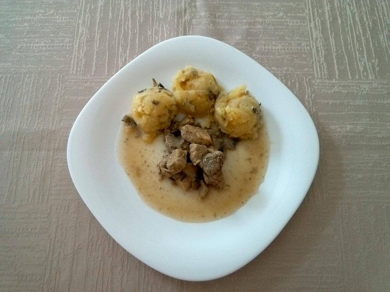 vepřové na žampionech, šťouchané brambory