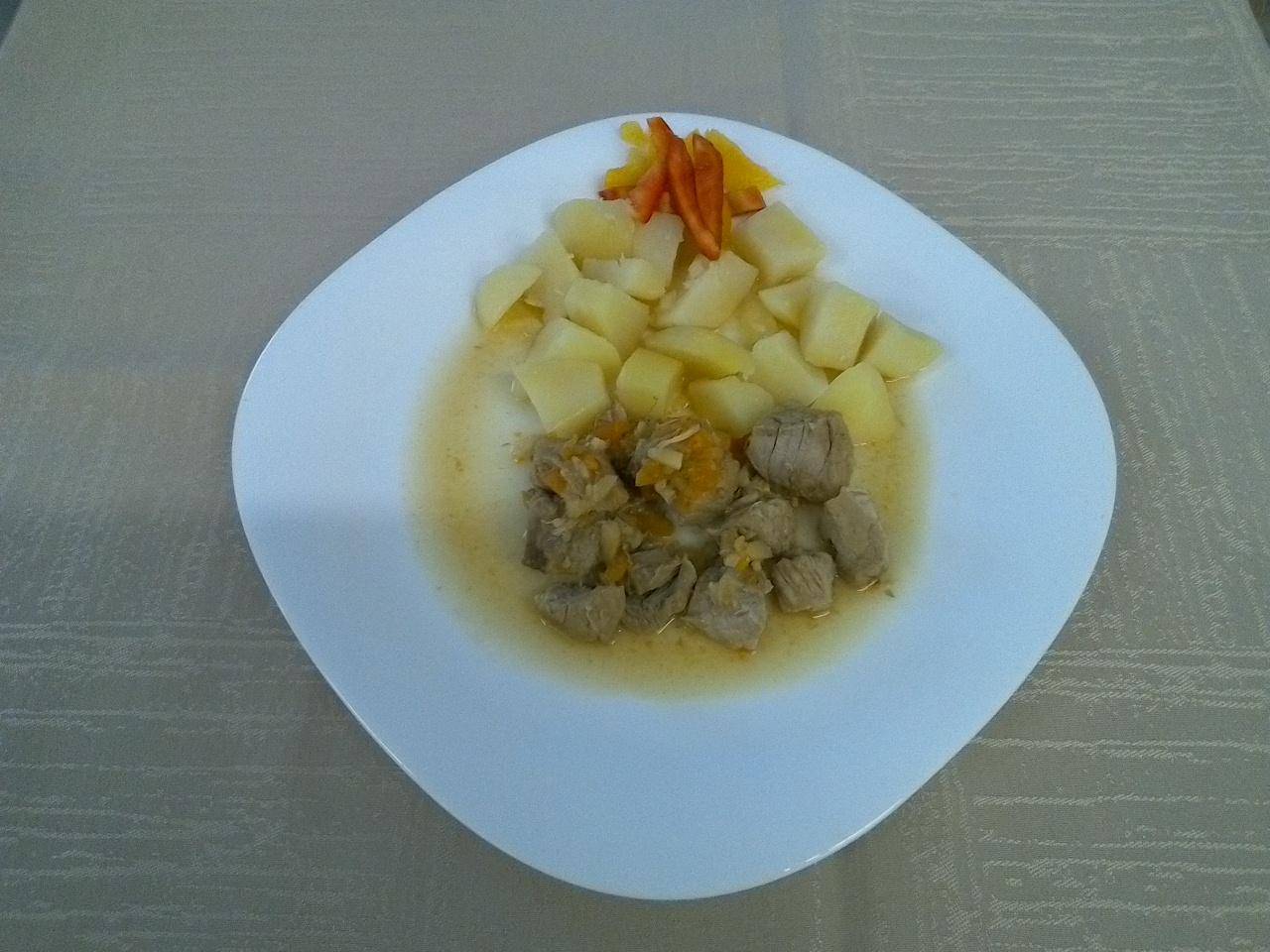 vepřová kýta na kořenové zelenině