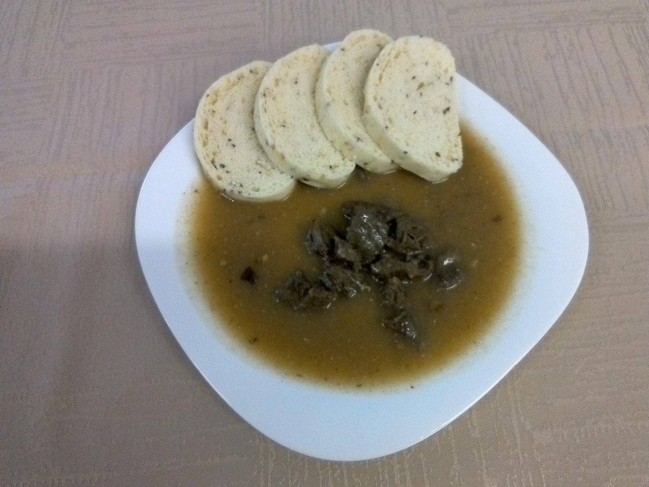 hovězí na slanině