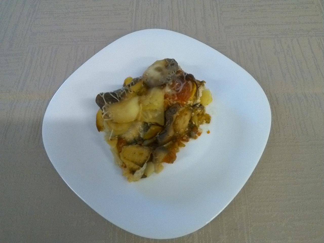 zapečený lilek v bramborách se zeleninou