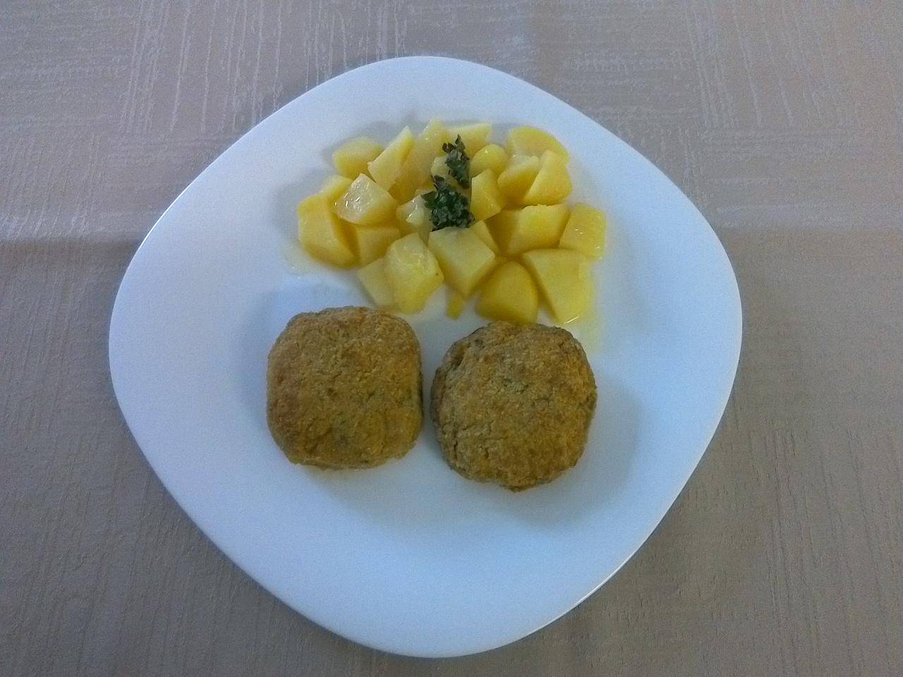 vločkové karbenátky, brambory s máslem