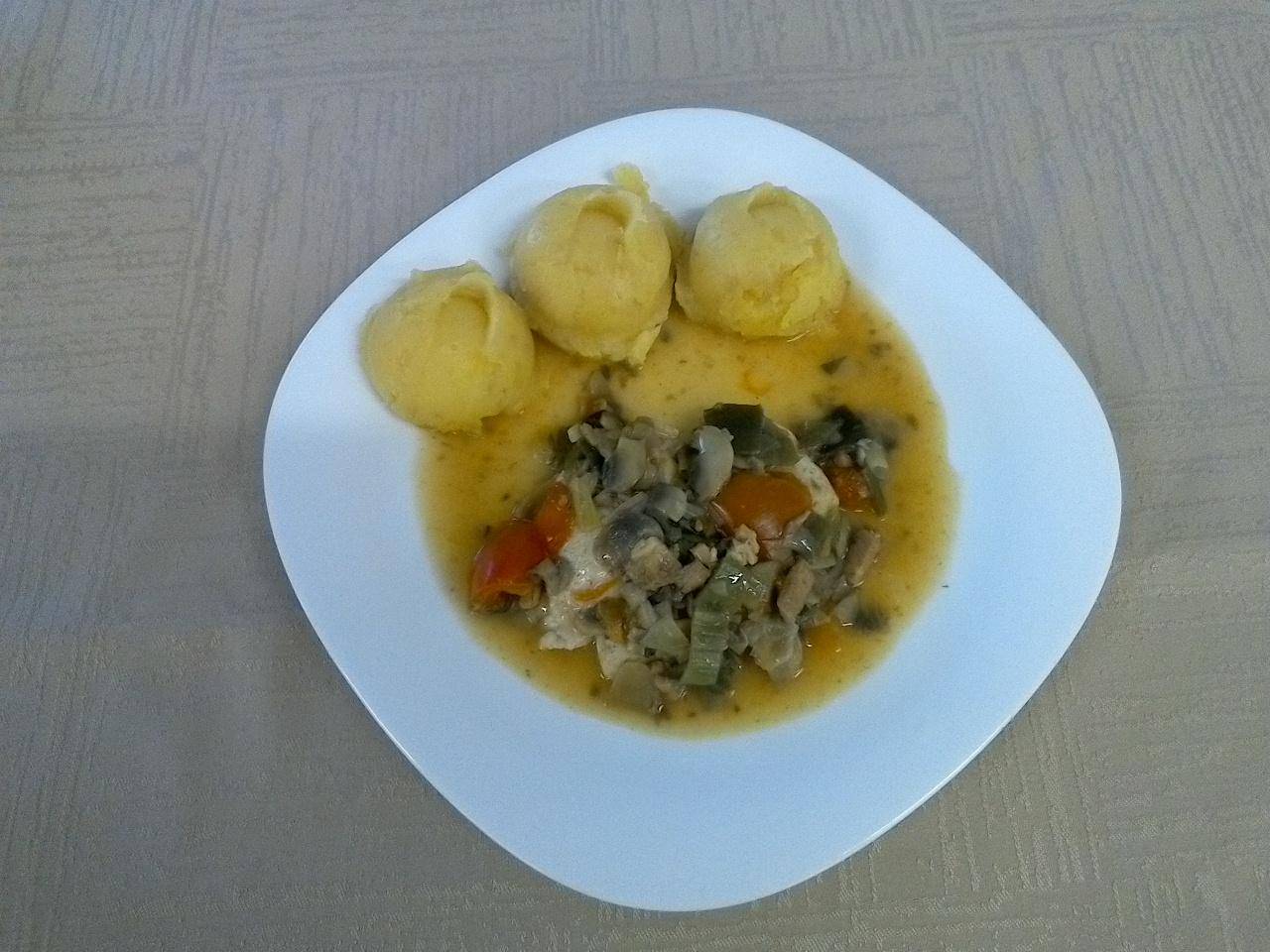 kuřecí plátek po venkovsku, šťouchané brambory