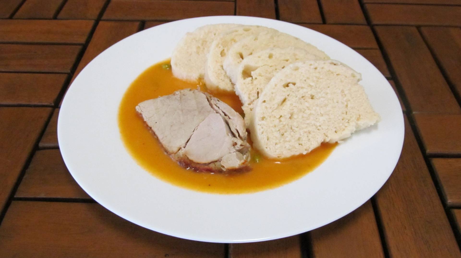 bratislavská vepřová kýta, houskové knedlíky