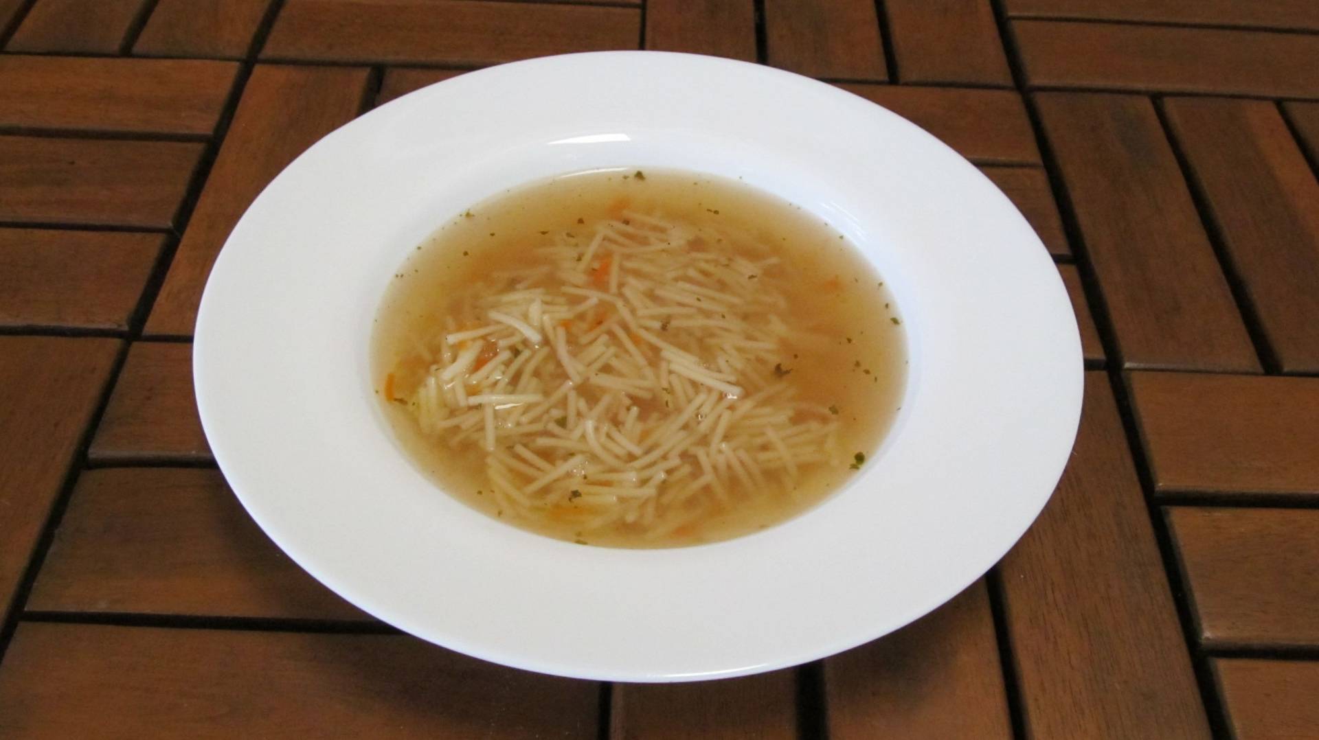 hovězí s fritátovými nudlemi