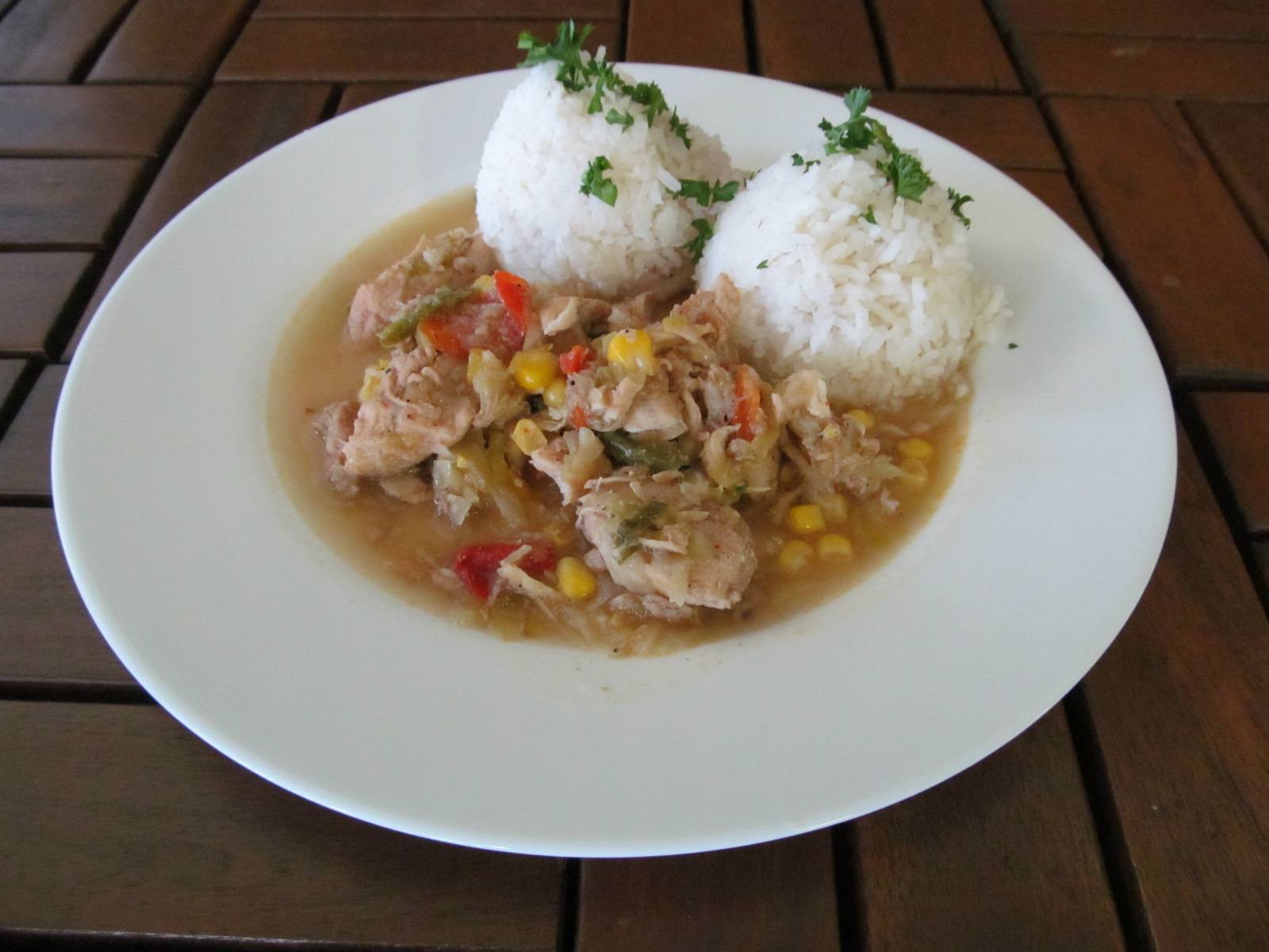 kuřecí maso na zelenině, dušená rýže