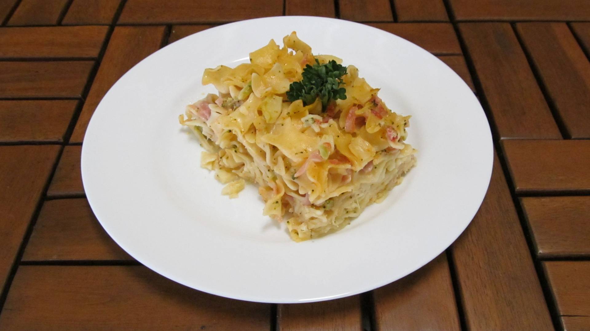 nudlový nákyp se šunkou a vejcem