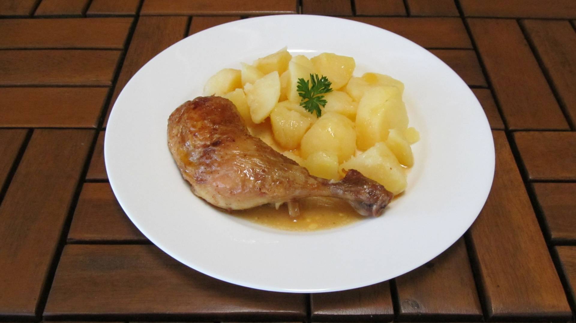 pečené kuřecí stehno, brambory