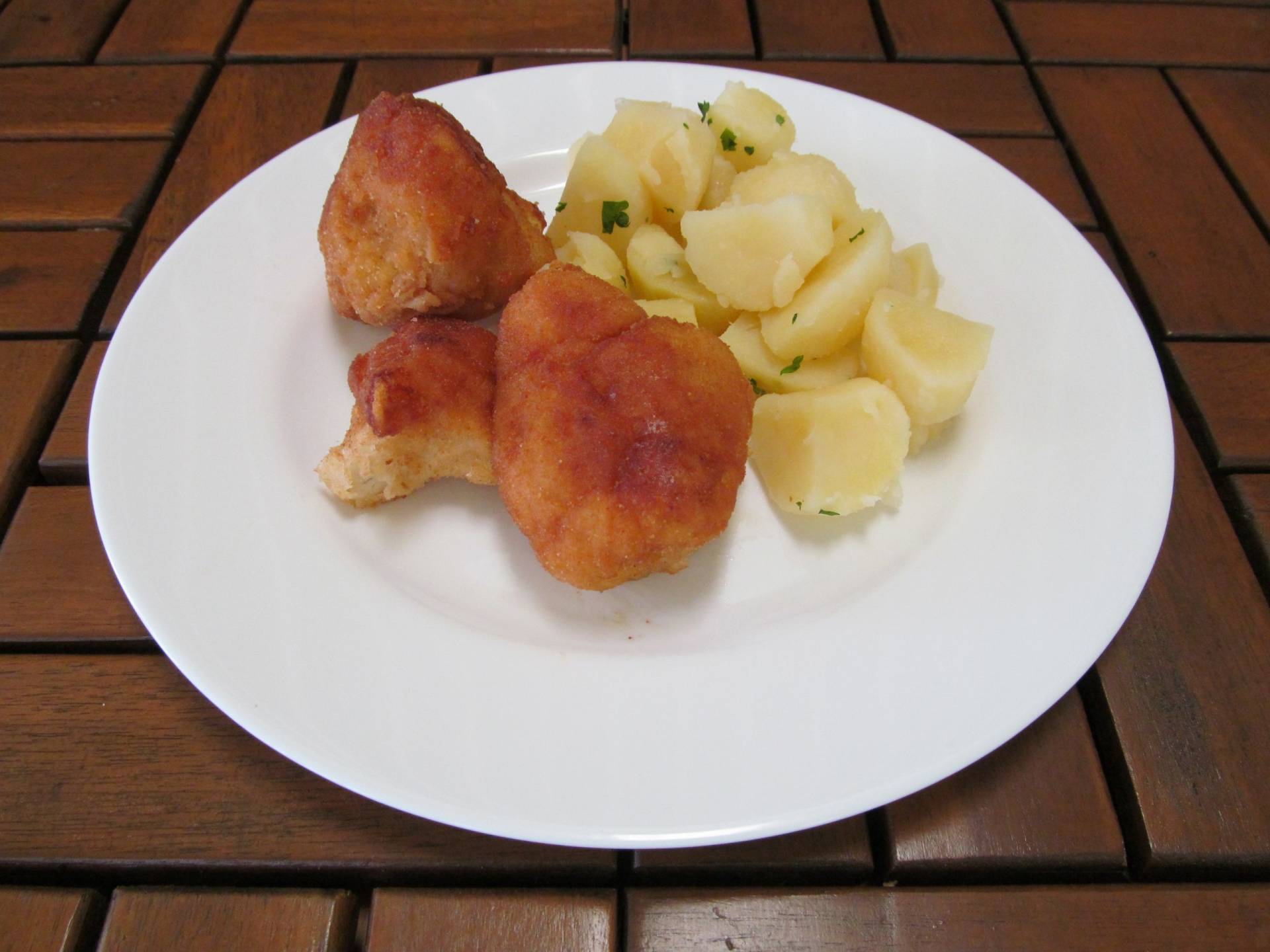 smažený květák, brambory s máslem