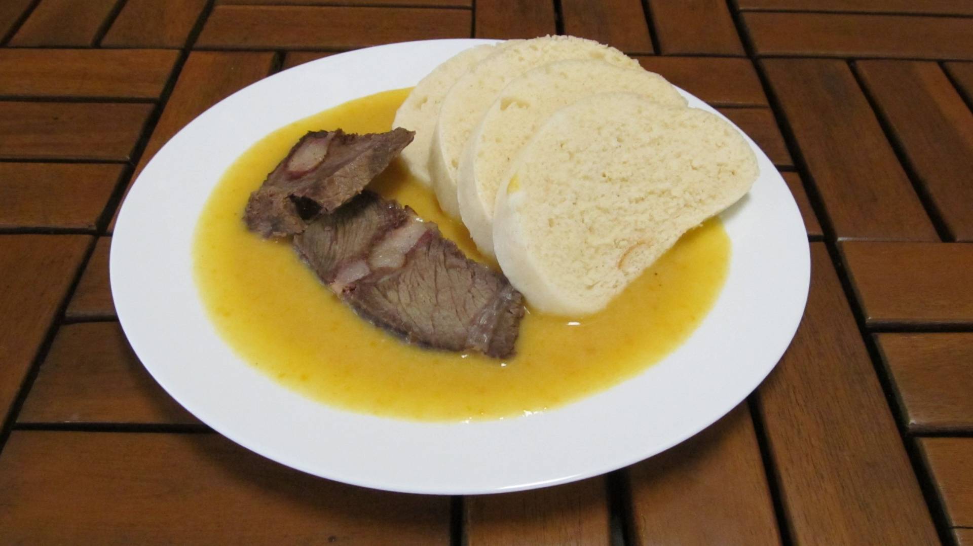 svíčková na smetaně, houskové knedlíky