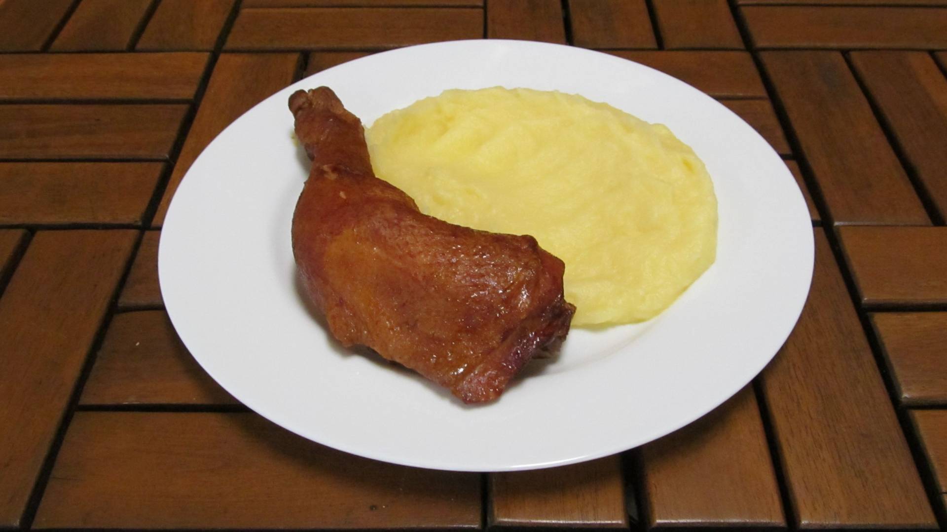 uzené kuřecí stehno, bramborová kaše