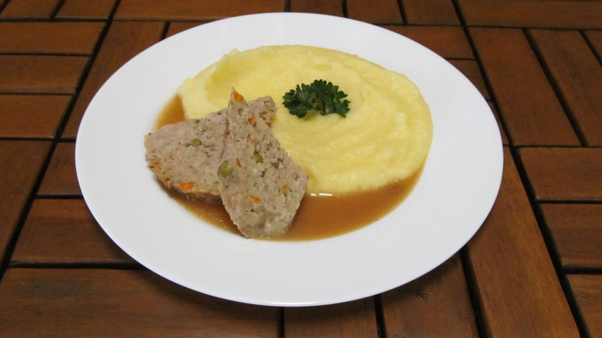 zahradnická sekaná, brambory s máslem