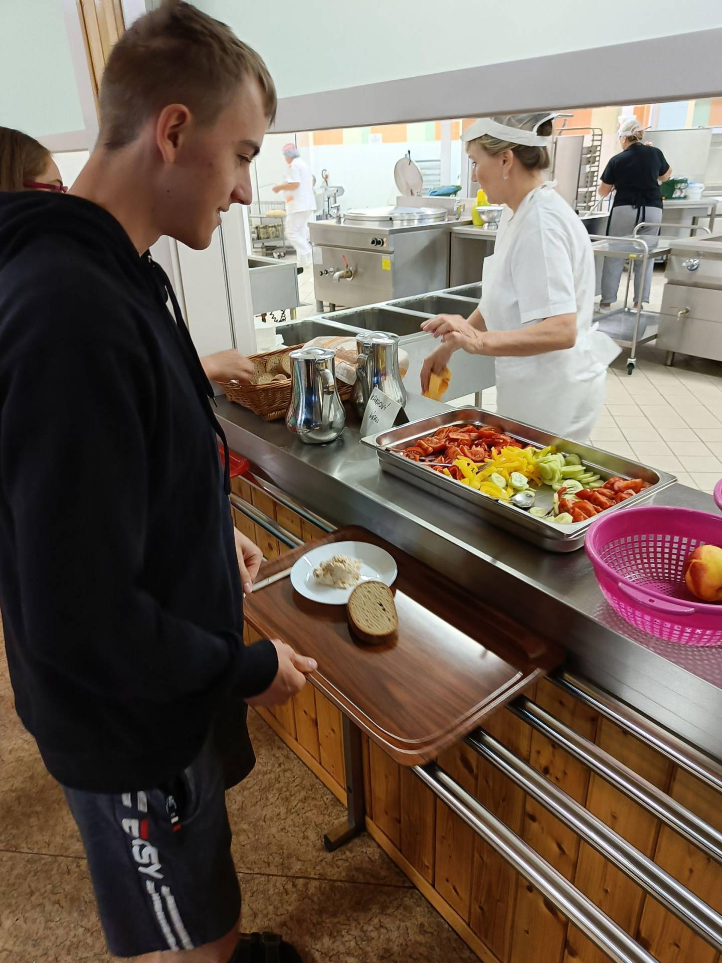 SNÍDANĚ NA EMKU FORMOU BUFETU!