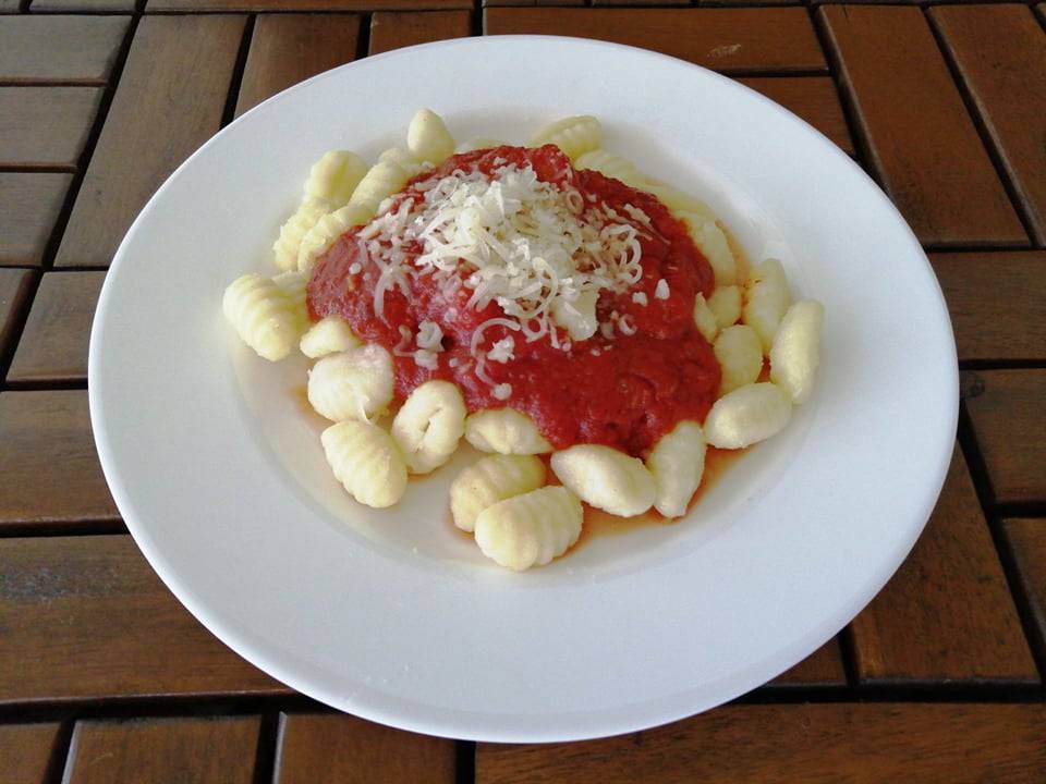 gnocchi s rajčatovou omáčkou a parmazánem