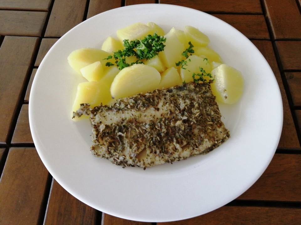 rybí filé na bylinkách, bramborová kaše