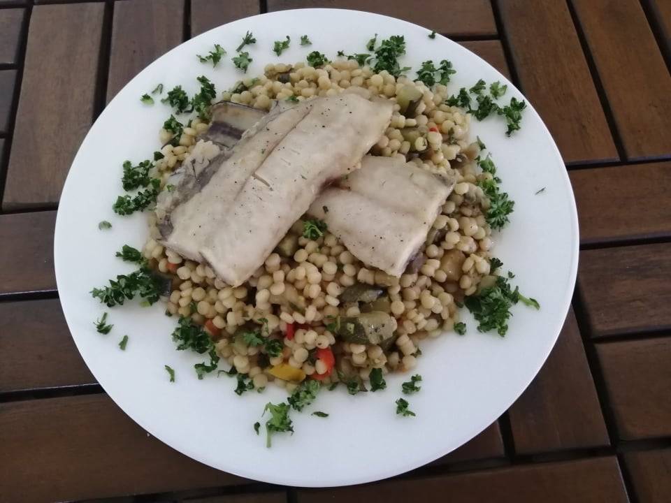 tarhoňa se zeleninou a pečenou tilápií