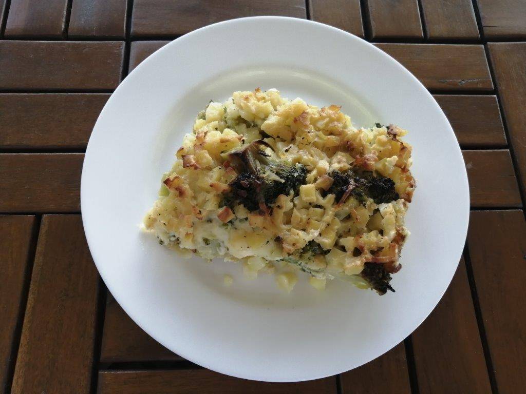 Zapečené brambory s brokolicí.jpg