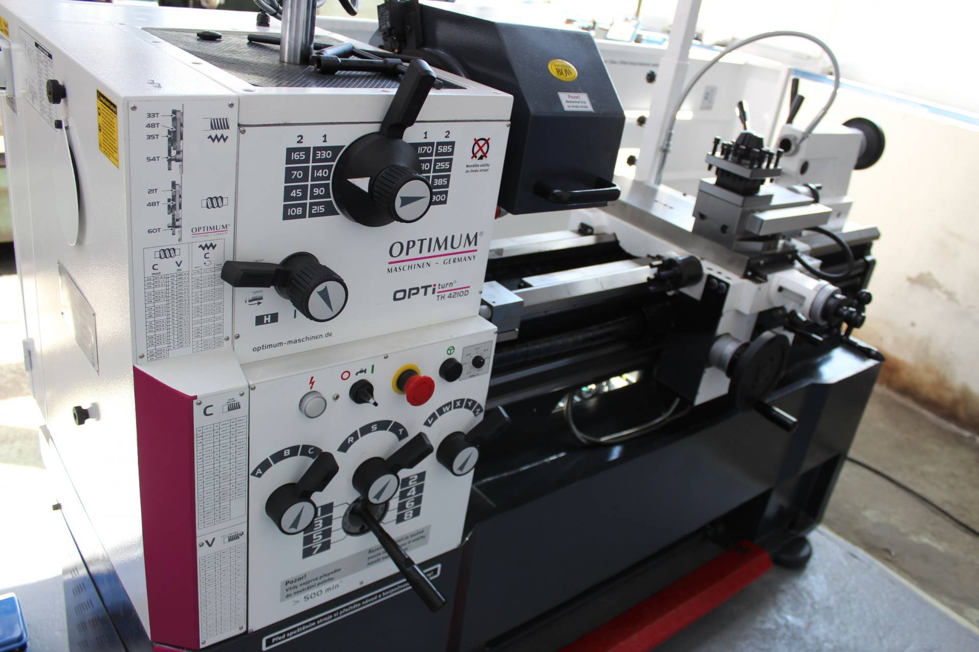 konvenční soustruh s digitálním odměřováním